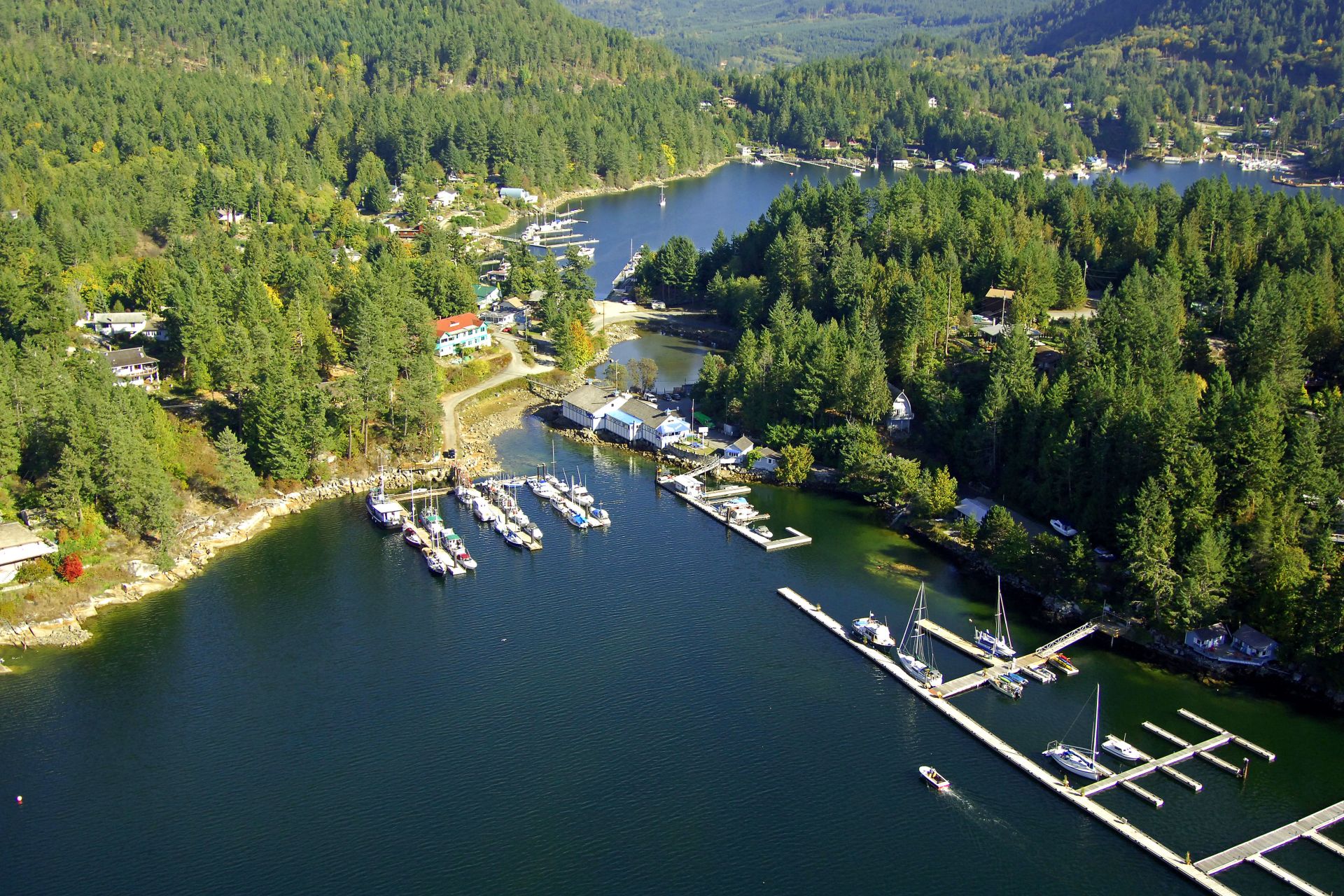 John Henry's Marina and Resort, 4907 Pool Rd, Garden Bay, BC V0N 1S0, Canada