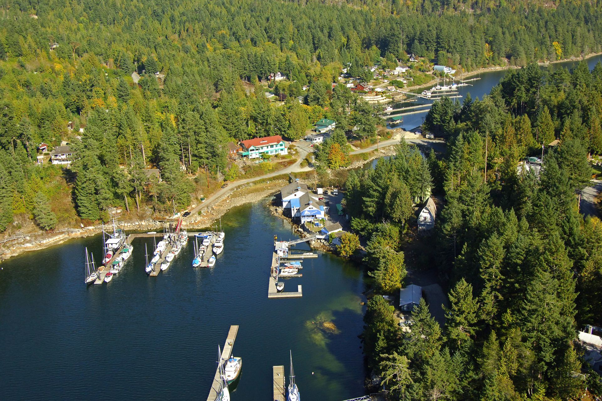 John Henry's Marina and Resort, 4907 Pool Rd, Garden Bay, BC V0N 1S0, Canada
